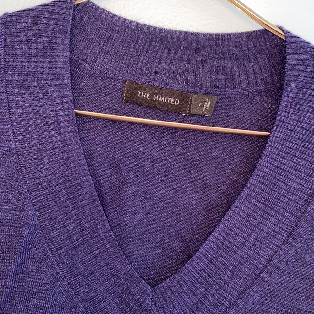 Limited light wt sweater sz L - Picture 2 of 2